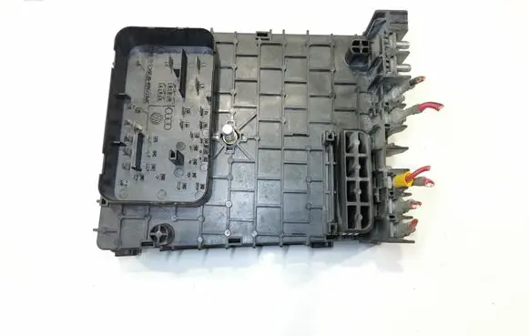 Volkswagen PASSAT B6 Fuse module 3C0937125