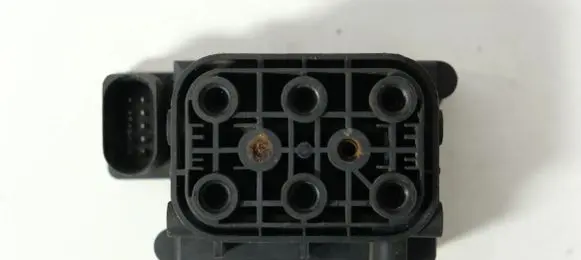 Audi A8 S8 D3 4E Air suspension valve block 15152400152