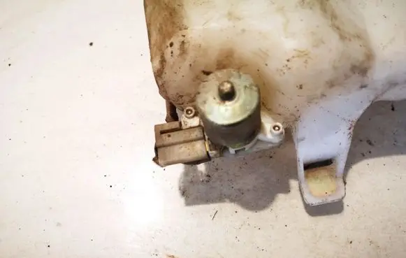Mazda 626 Windscreen/windshield washer pump