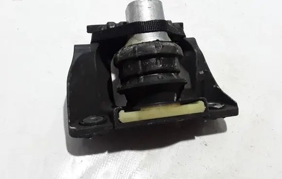 Engine mount bracket
