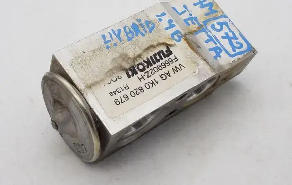 Volkswagen Jetta VI Air conditioning (A/C) expansion valve 1K0820679 F666902ZH