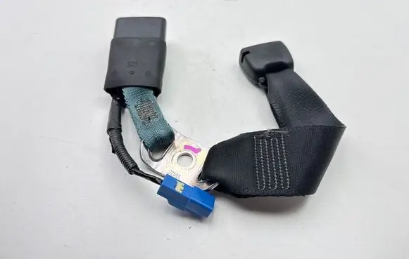 Toyota Yaris Middle seatbelt buckle (rear) 07688 32213