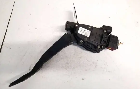 Mitsubishi Colt Accelerator throttle pedal a4543000304