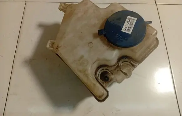 Mercedes-Benz B W245 Windshield washer fluid reservoir/tank 1698690220