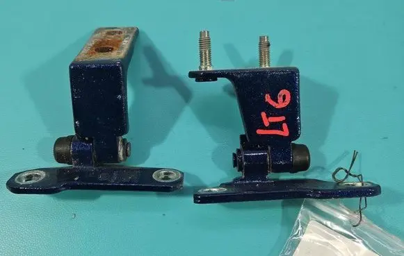 Rear door hinge set