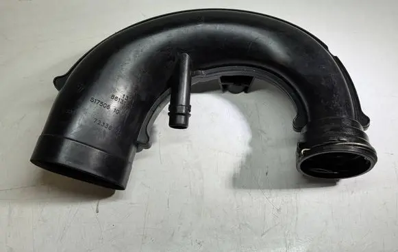 BMW 5 G30 G31 Air intake hose/pipe 8613153