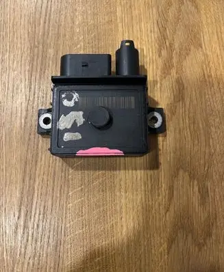 BMW 3 E90 E91 Glow plug pre-heat relay 7798000