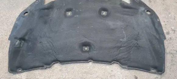 Engine bonnet/hood sound/heat insulation