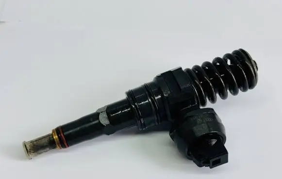 Audi A4 S4 B6 8E 8H Fuel injector 038130073AJ