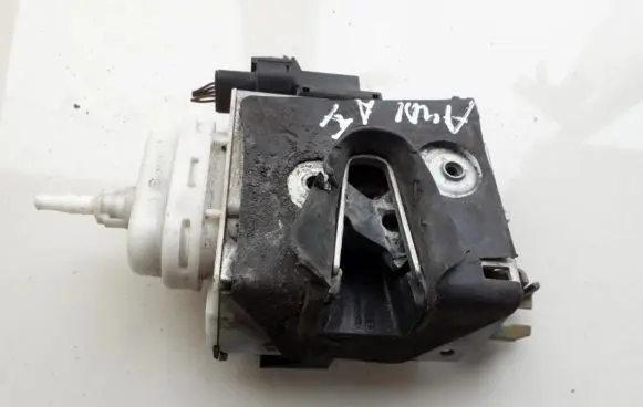 Audi A4 S4 B5 8D Front door lock