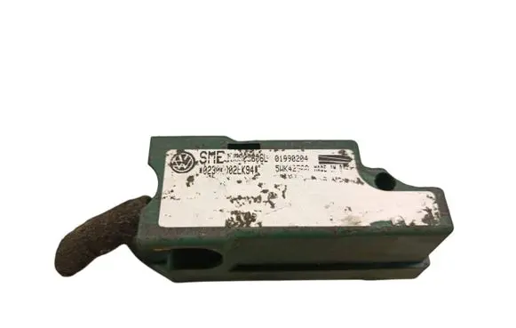 Volkswagen New Beetle Airbag deployment crash/impact sensor 1J0909606L