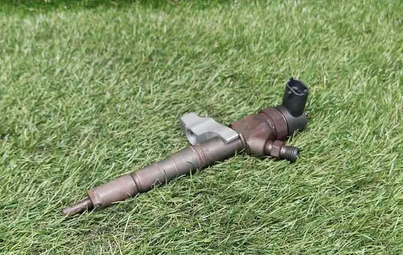 Fuel injector