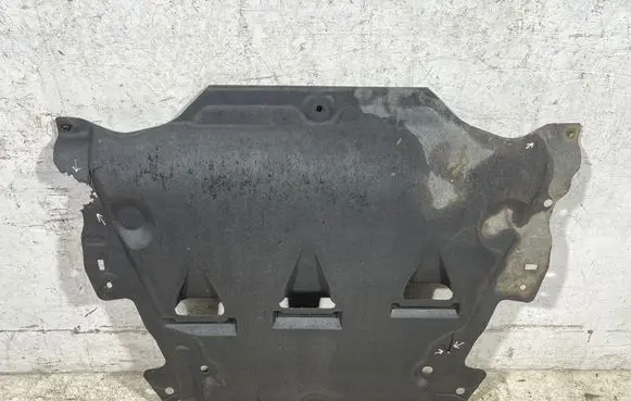 Volvo V60 Engine splash shield/under tray