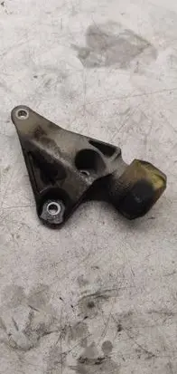 Engine mounting bracket