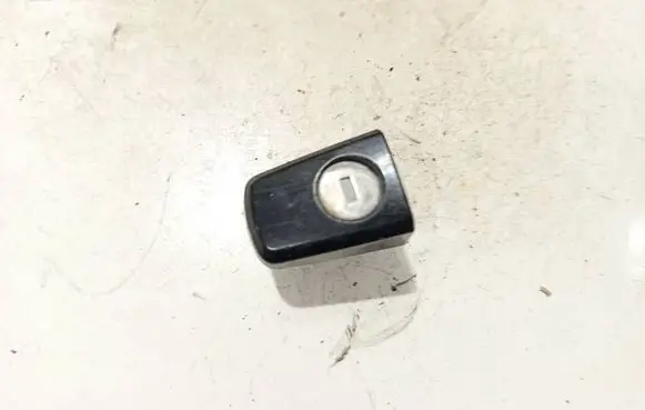 Opel Astra H Front door lock (next to the handle) 