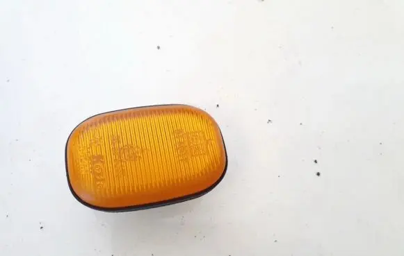 Toyota Avensis Verso Front fender indicator light e13013047