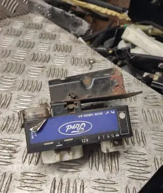 Coolant fan relay
