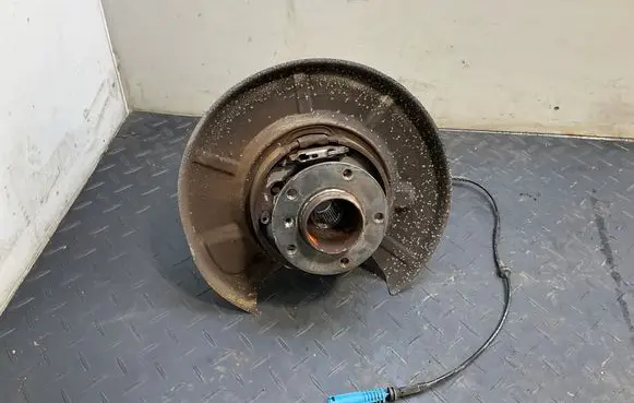 BMW 5 E60 E61 Rear wheel hub 9107071912837713 CX00853T8504U