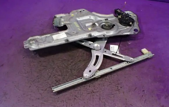 Hyundai Trajet Front door window regulator with motor 82470-3A000