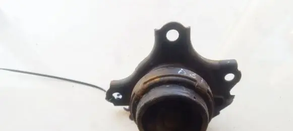Honda Civic Engine mount bracket