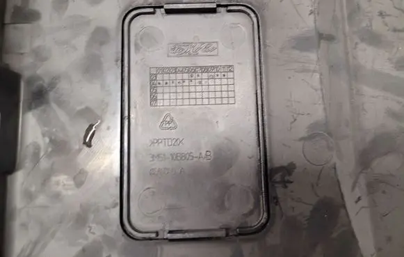 Ford Focus Battery box tray cover/lid 3M5110B805AB 3M5110A659BH