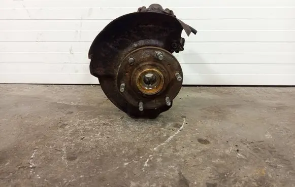 Mitsubishi L200 Front wheel hub spindle knuckle ZWRL200