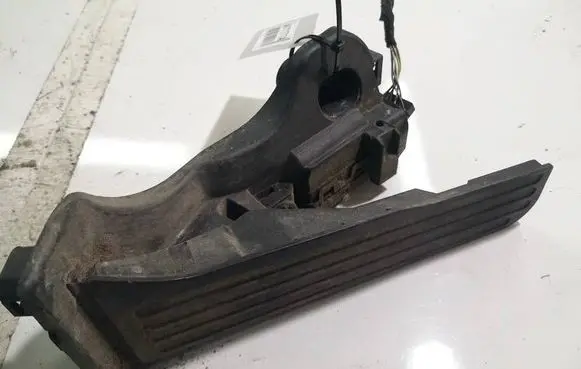 Volkswagen PASSAT B6 Accelerator throttle pedal 1K1721503L 6PV00860000