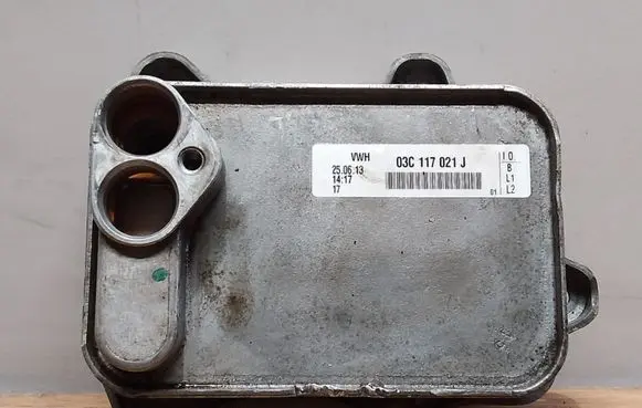 Volkswagen Tiguan Engine oil radiator 03C117021J