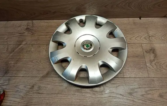 Skoda Octavia Mk2 (1Z) R15 wheel hub/cap/trim 1Z0601147A