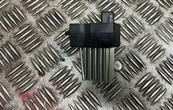 BMW 5 E39 Heater blower motor/fan resistor 6931680