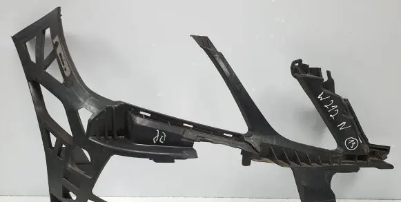 Mercedes-Benz E W212 Front bumper mounting bracket A2128852265