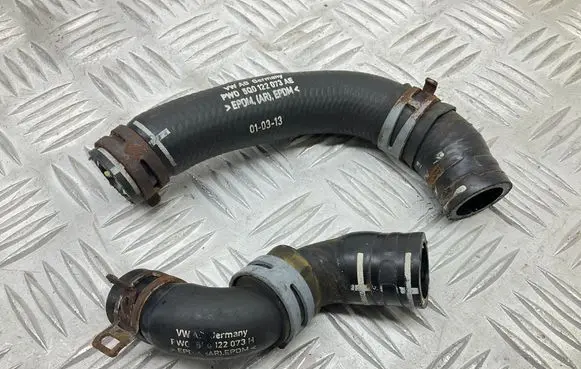 Engine coolant pipe/hose