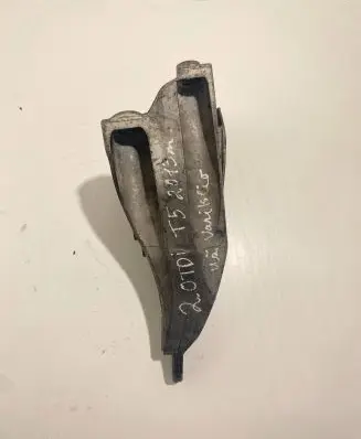 Volkswagen Transporter - Caravelle T5 Engine mounting bracket 7E0199370