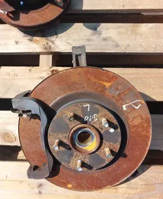 Nissan Qashqai Front wheel hub spindle knuckle