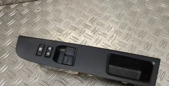 Toyota Yaris Electric window control switch 742320D670