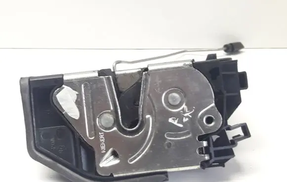BMW X3 E83 Front door lock 7036169