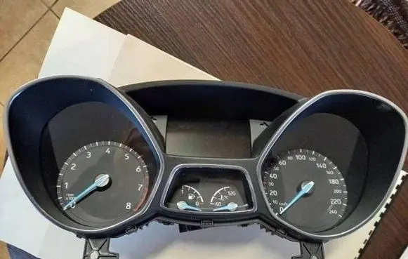 Ford Focus Speedometer (instrument cluster) F1ET10849BJH 29139965 2640243
