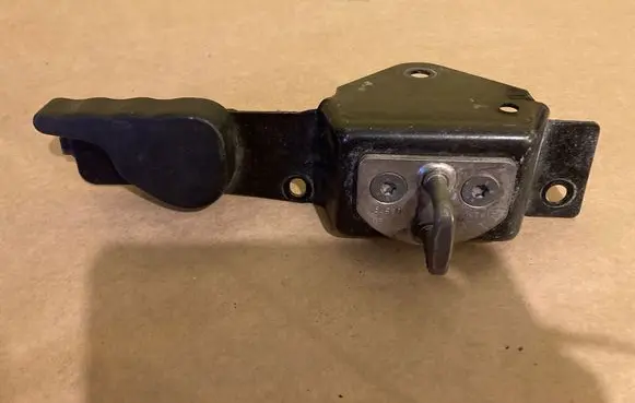 Renault Clio III Front door lock loop/hook striker 219250D 03579