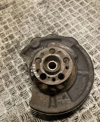 Mercedes-Benz E W211 Rear wheel hub 2113508408 A2113508408