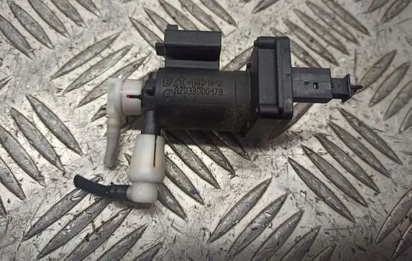 Mercedes-Benz 200 300 W123 Valve vacuum A2038000178