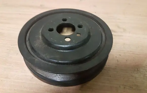 Volkswagen PASSAT B6 Crankshaft pulley 03G105243