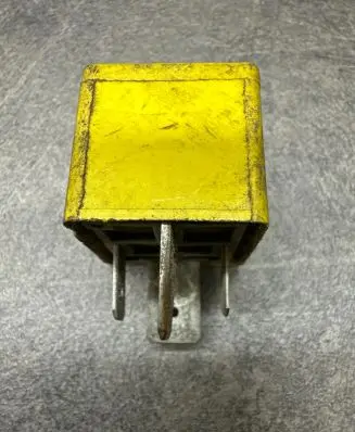 Volkswagen Golf IV Other relay 90220846 V23134J52X369