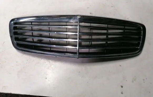 Mercedes-Benz S W221 Front bumper upper radiator grill 2218800083