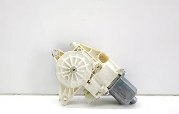 Mercedes-Benz E W212 Front door window regulator motor A2048200242 0130822502