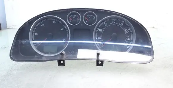 Volkswagen PASSAT B5.5 Speedometer (instrument cluster) 3B0920927A
