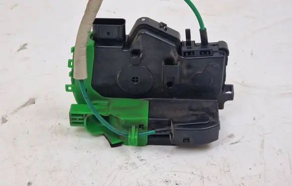Hyundai i40 Front door lock 813203Z010
