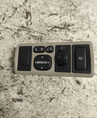 Wing mirror switch