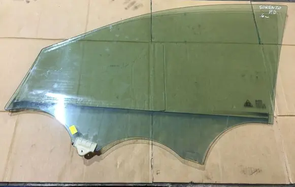 KIA Sorento Front door window glass four-door 43000383
