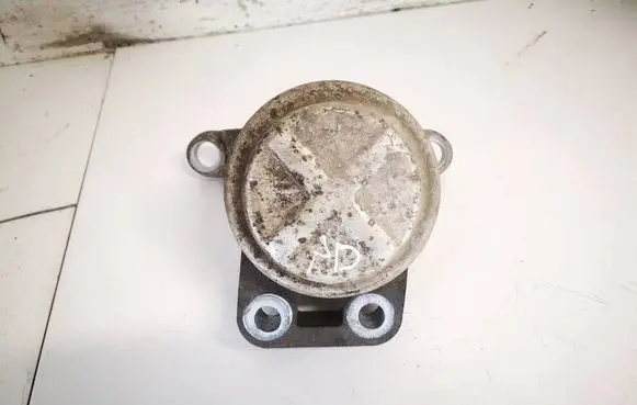 Engine mount bracket