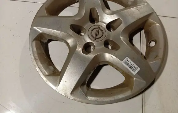 Opel Astra H R16 wheel hub/cap/trim 13240543